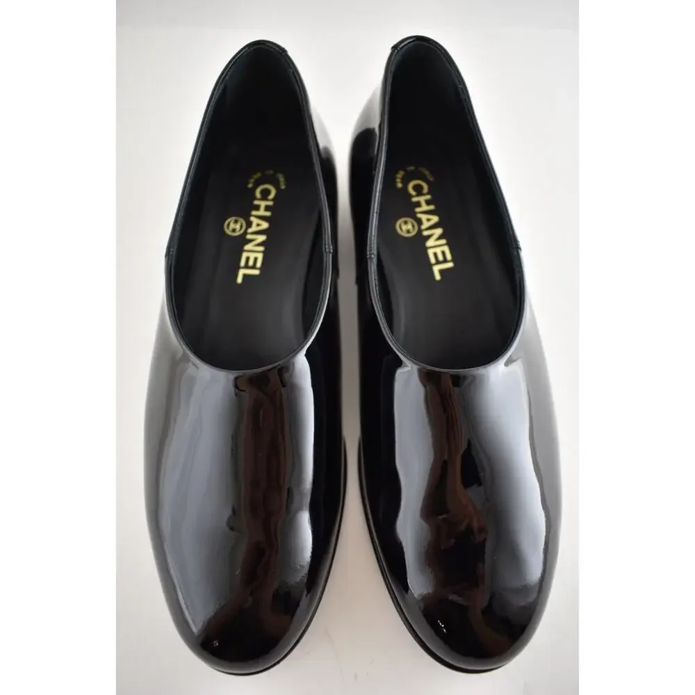 Chanel RUNWAY 25C Black Patent CC Logo Slip On Moccasin Ballet Loafer Flat 38c